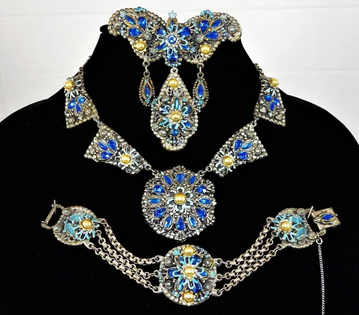 Antique Fashion Jewelry